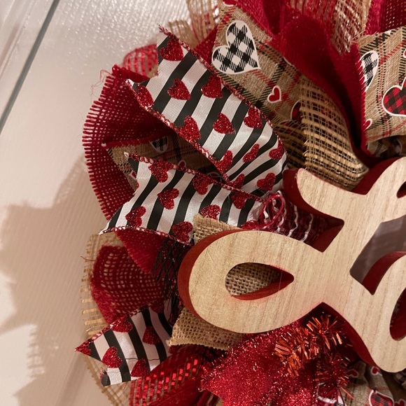 Valentine’s Deco Mesh & Burlaps Wreath “LOVE” Blk, RED & White handmade 20” Full - Picture 7 of 7